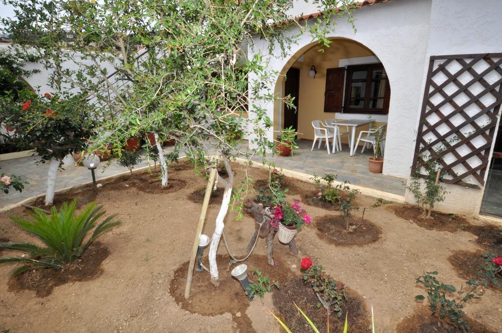 Pennystella Apartments Agia Pelagia  Exterior photo