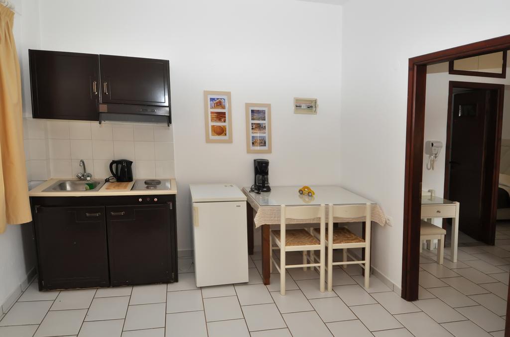 Pennystella Apartments Agia Pelagia  Exterior photo